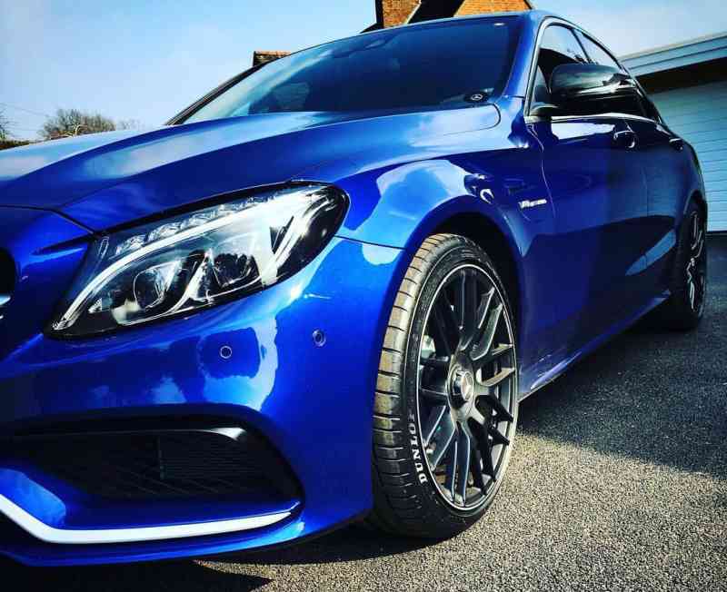 El Mercedes C63 que Lewis le regaló a Nicolas por su 24 cumpleaños